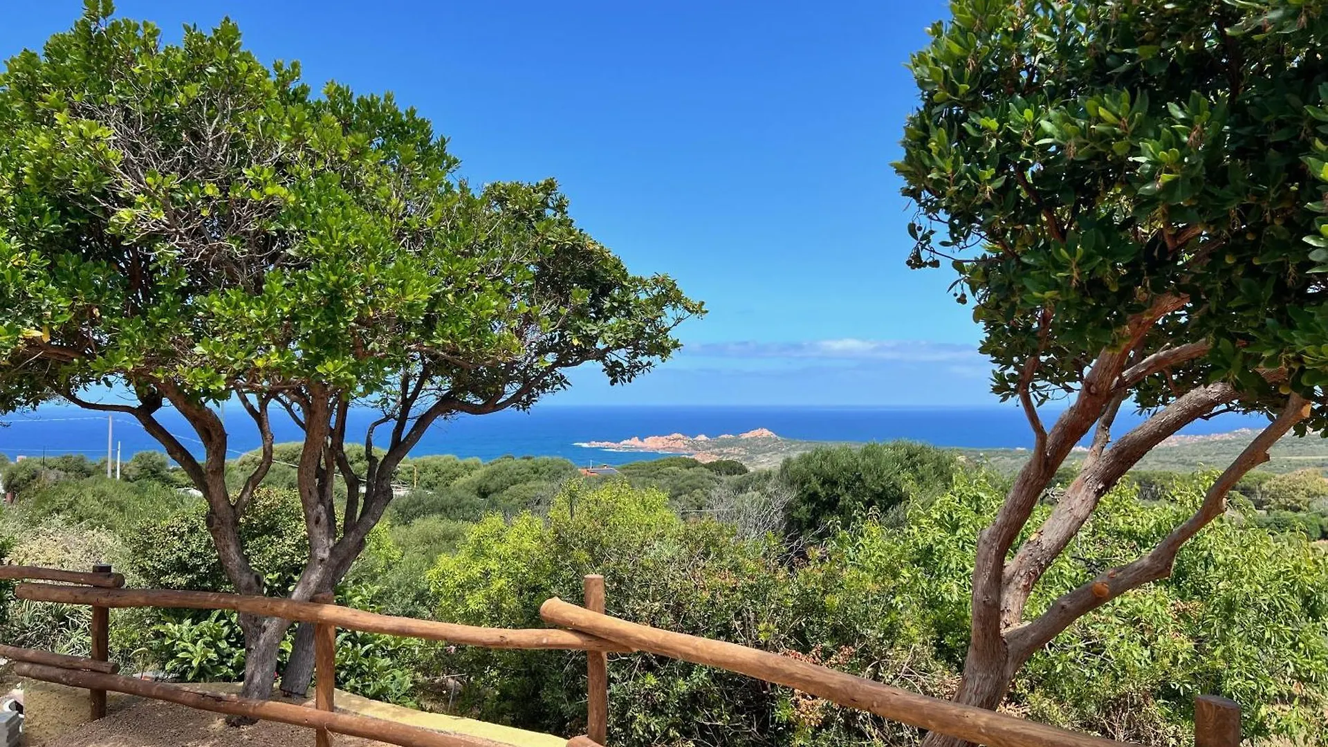 Lägenhet Appartamento Panoramico Isola Rossa